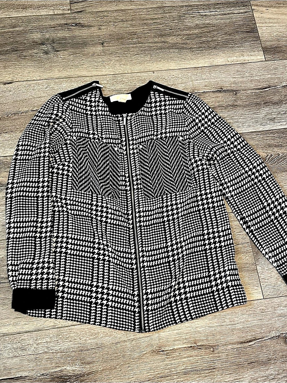 MICHAEL Kors Houndstooth Zip Blouse in Black & White Size Large